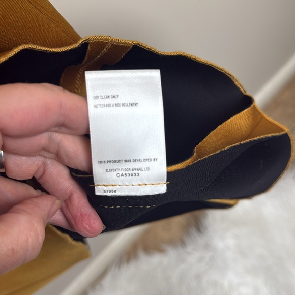 ARTHUR MENDONÇA Elegant Gold Sleeveless sheath Dress 4 - Picture 9 of 9